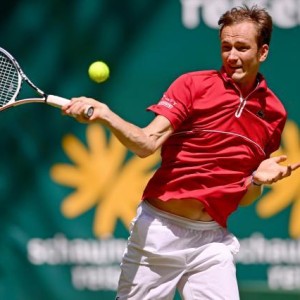 开云体育官网-梅德维德夫夺草地首冠 从“草地天残”化身温网热门